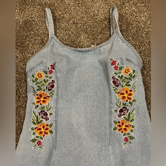 Forever 21: Light Blue Denim Floral Embroidered Women Mini Dress Size Large - Picture 2 of 8